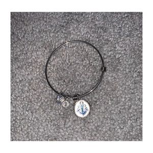 Anchor bracelet